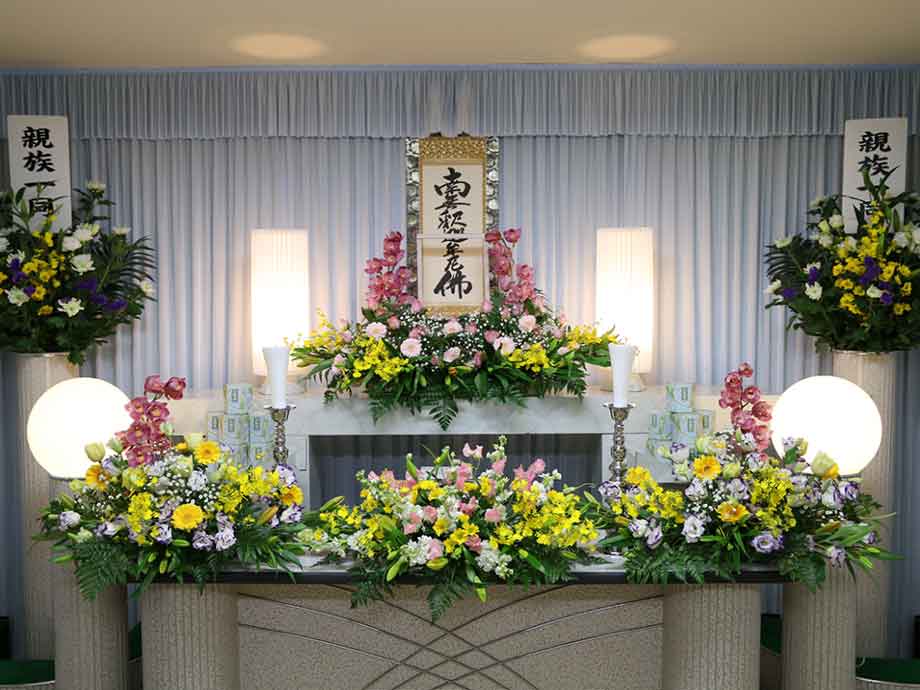 家族葬アダチホールに設置している祭壇