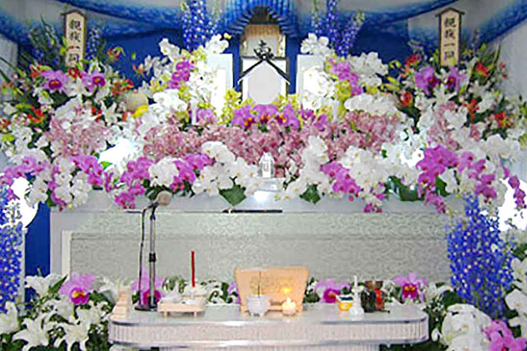 洋蘭・洋花で仕上げた花祭壇